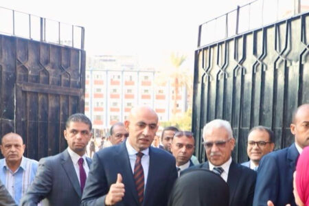 أولياء أمور المدارس التجريبية يرفضون زيادة المصروفات ويطالبون الوزير بالتدخل